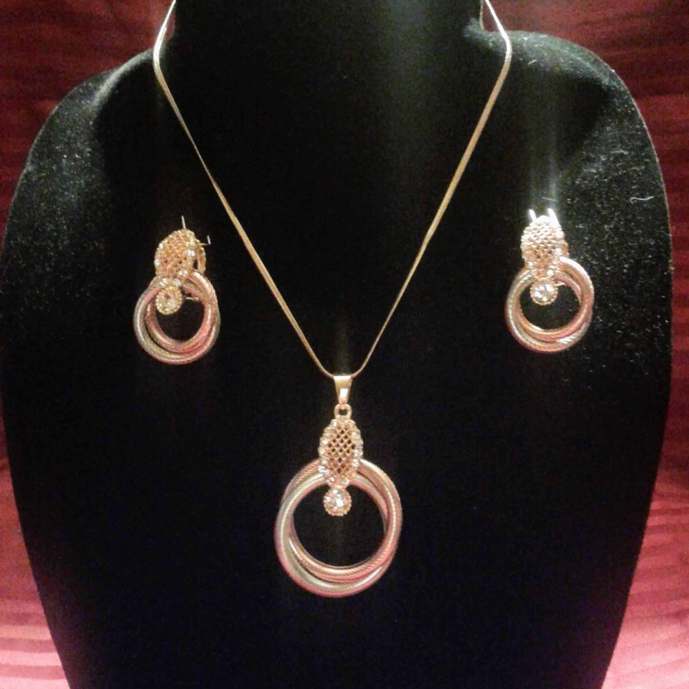 Necklace set
